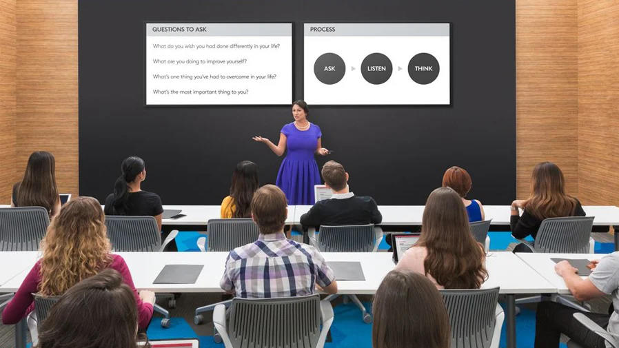 비디오 협업 기술을 활용하여 학생들에게 강의하는 교사